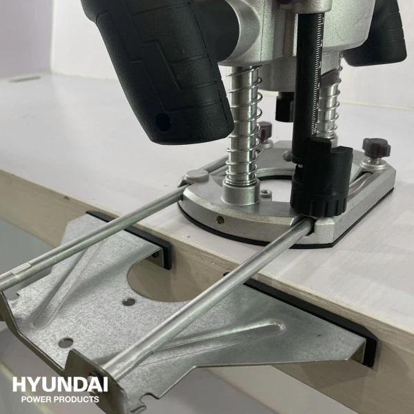 Hyundai Bovenfrees 1200 Watt 56441 4 Hyundai Bovenfrees 1200 Watt 56441 - Afbeelding 4