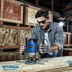 Hyundai Bovenfrees 1200 Watt 56441 11 Hyundai Bovenfrees 1200 Watt 56441 -Makita winkel 8718502564419 7 1920x1920.jpg 1200x600 864efebc88